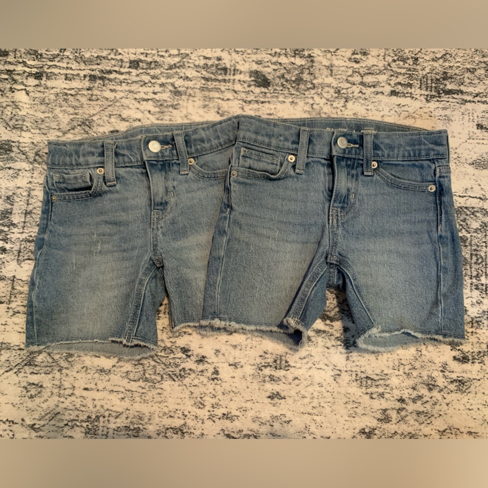 Set of 2 Old Navy Bermuda shorts. Size 6.